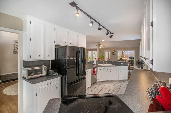 Building Photo - 2303 Silver Sage Dr