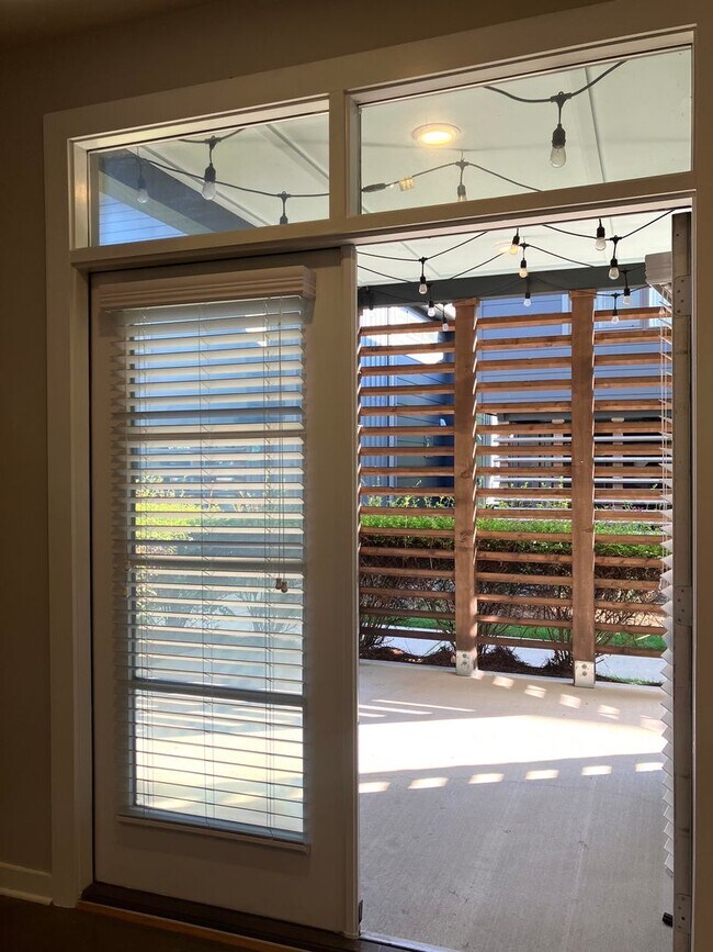 Building Photo - Contemporary East Nashville Home.   MOVE IN SPECIAL $500 OFF ONE MONTH'S RENT