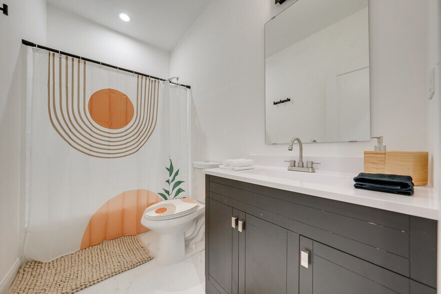 Building Photo - 4727E Yender Ave