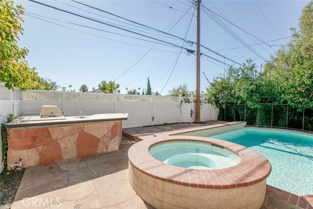 Building Photo - 528 Spencer St