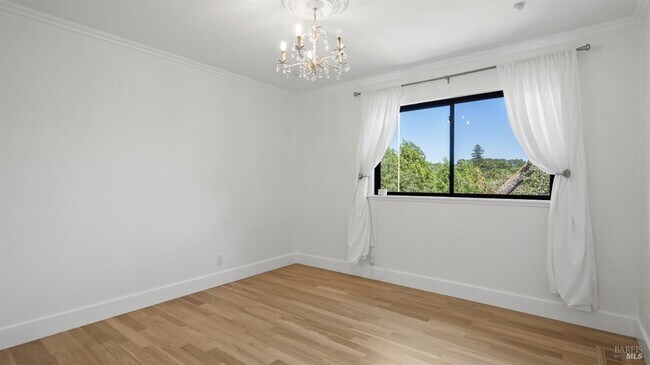 Building Photo - 311 Grandview Ave