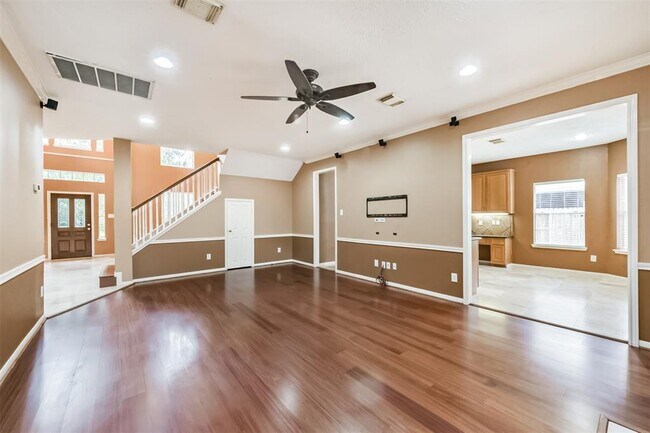 Building Photo - 2427 Shelby Park Dr