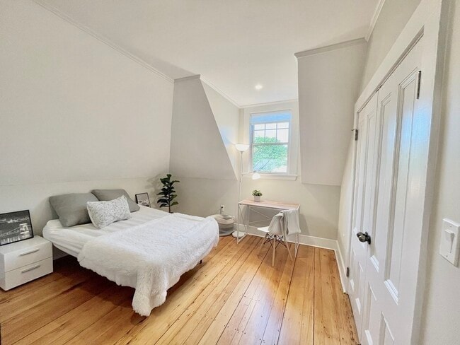 Building Photo - 102 Thurston St