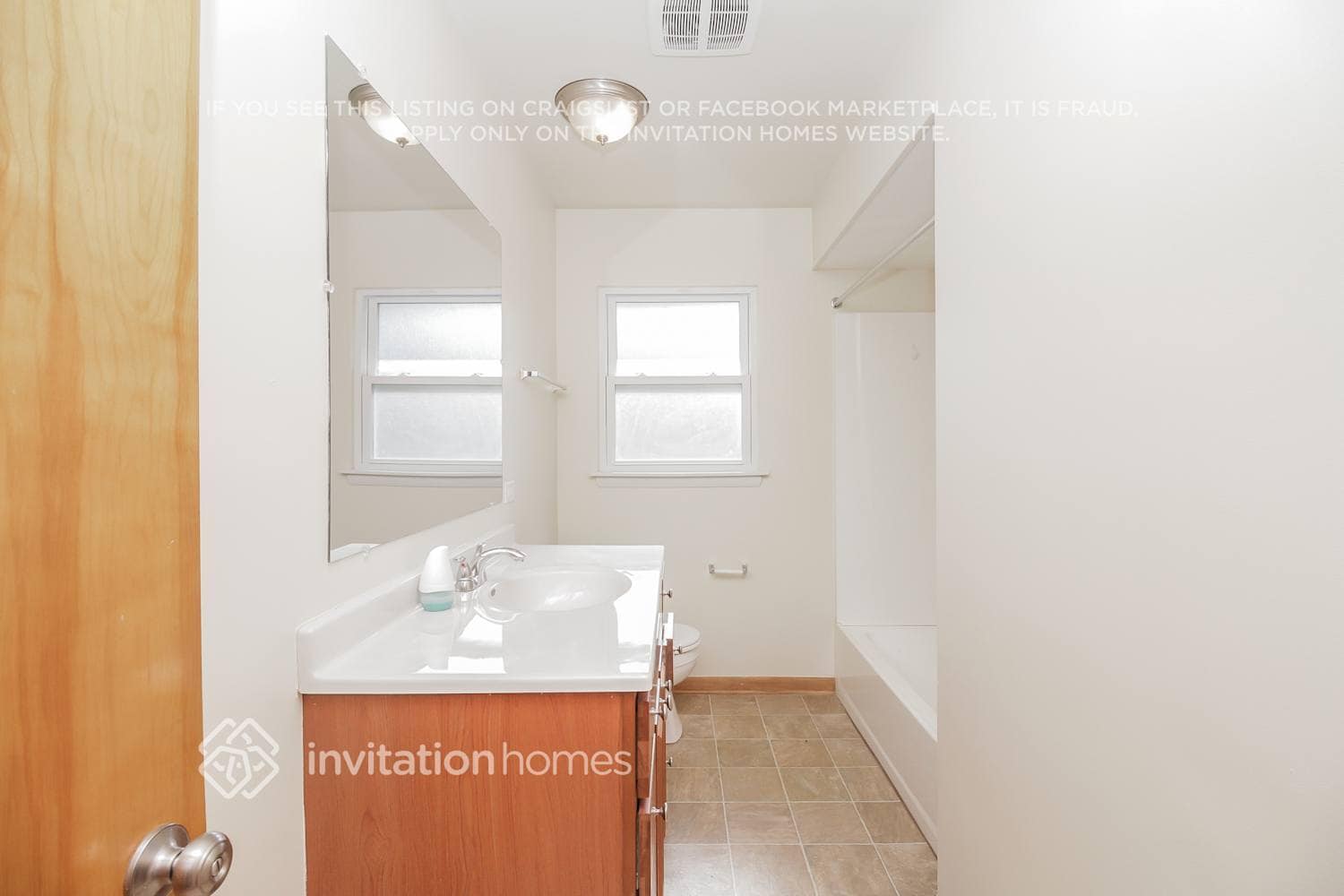 Building Photo - 301 S Reedwood Dr