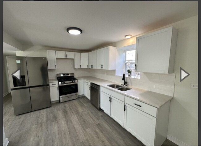 Primary Photo - 219 N Waller Ave