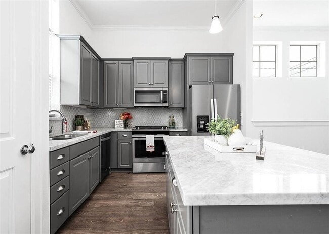 Building Photo - 2103 Naomi St