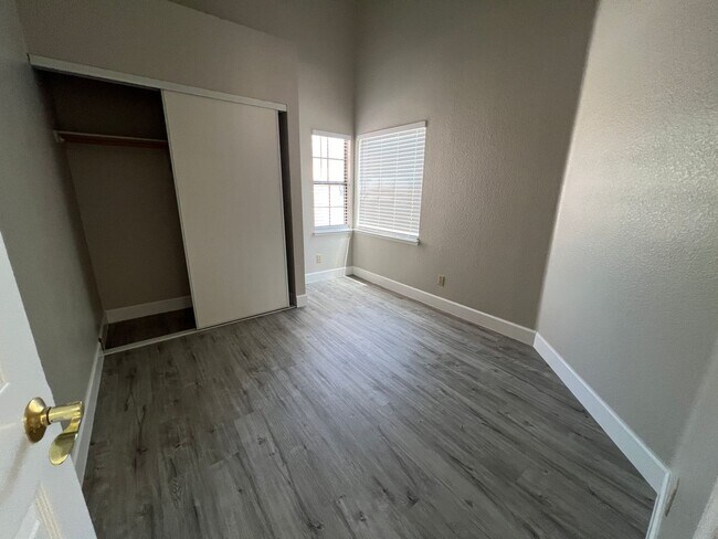Building Photo - Beautifully Renovated 3-bedroom Home for Rent