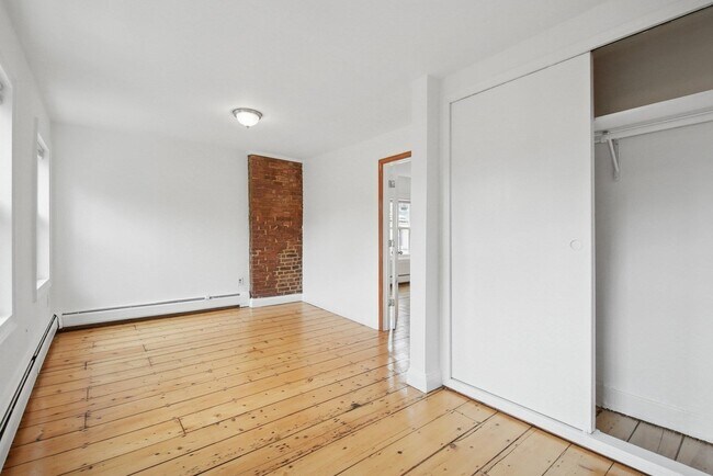 Building Photo - 224 8th St