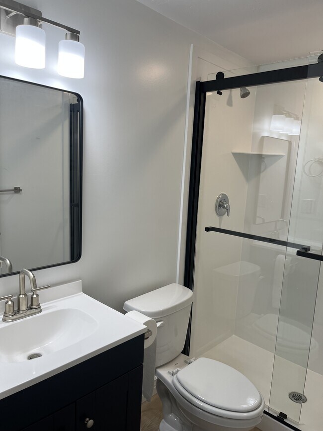 Building Photo - 262 1660 W