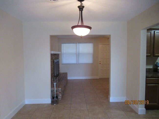 Building Photo - 4 Bedroom 2 Bath in South Daytona