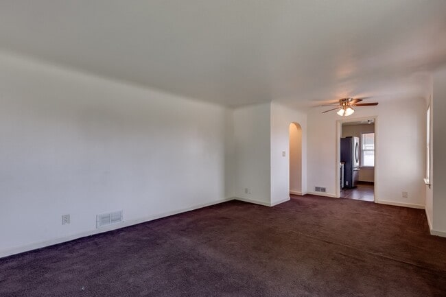 Building Photo - COMING SOON !!! Shadle Park 3 Bedroom 2 Bath Home near Garland district