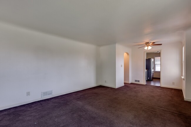 Building Photo - Shadle Park 3 Bedroom 2 Bath Home near Gar...