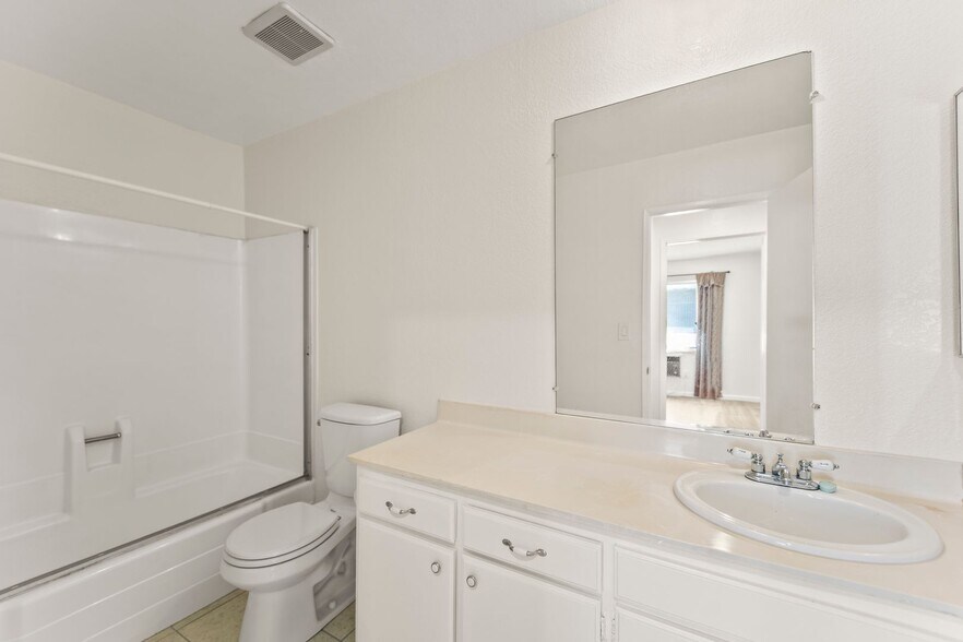 Building Photo - 18530 Hatteras St