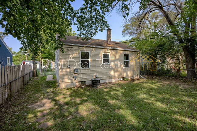 Building Photo - 3345 N 36th Ave