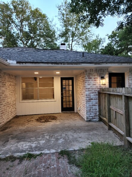 Building Photo - 10310 Pine Pass Dr