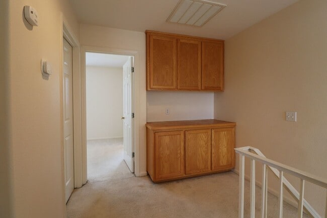 Building Photo - Lovely Cottonwood Glen Townhome