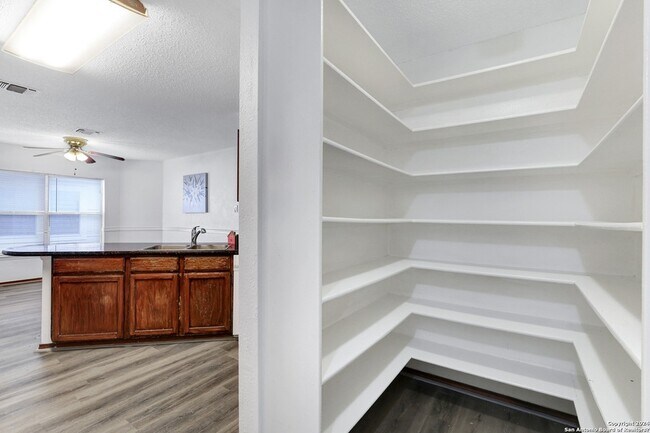 Building Photo - 6943 Sunshine Tree Dr