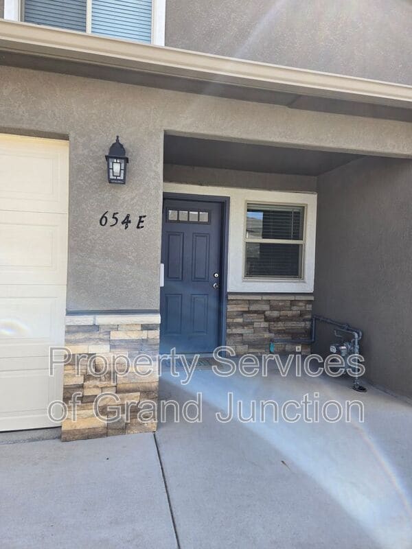 Primary Photo - 654 Trinity Way