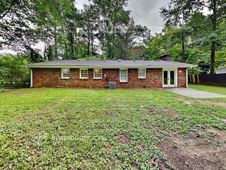 Building Photo - 5675 Elmtree Dr