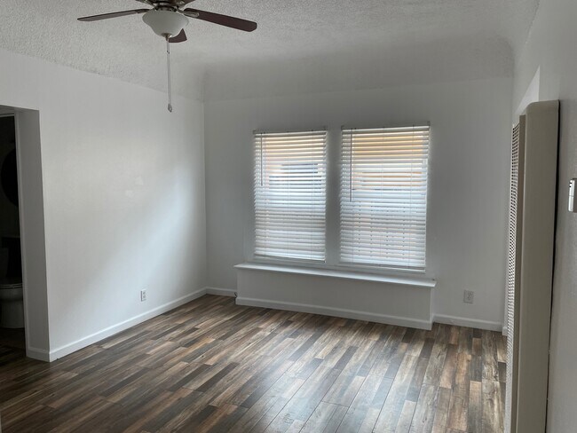 Building Photo - 4234 Mont Clair St