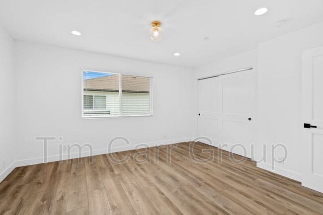 Building Photo - 1065 Dover Dr