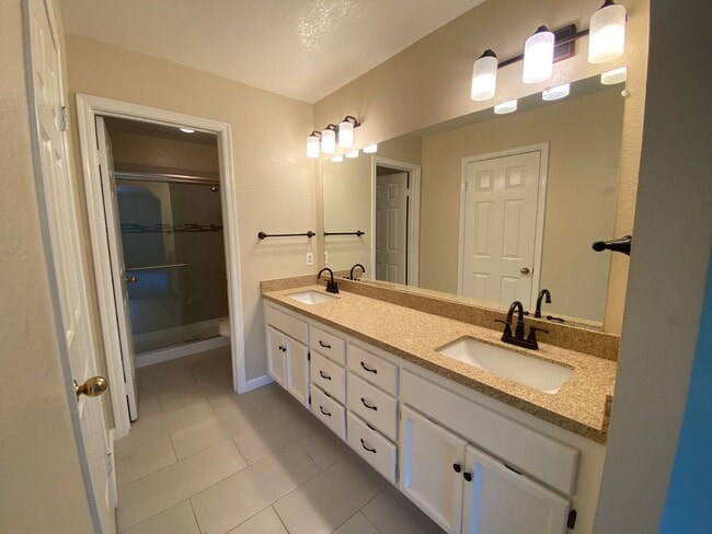 Building Photo - Danville Brookview Duet Townhouse 4 Br., 2...