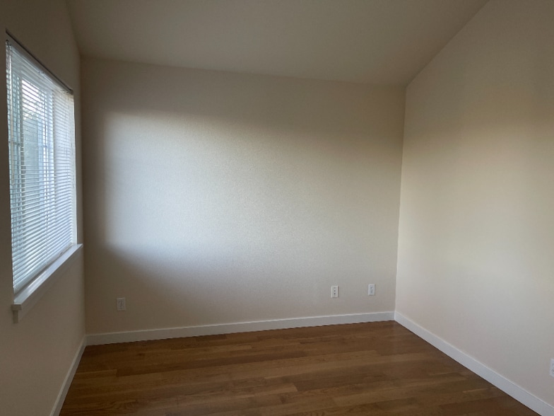 Building Photo - 2233 NW Hidden Ln