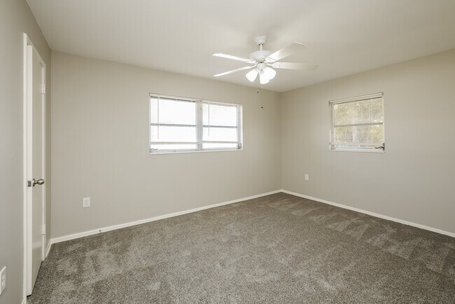 Building Photo - 8910 Cypress Lake Dr