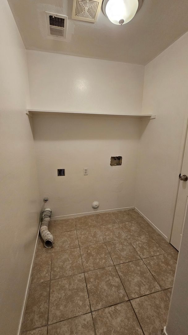 Building Photo - 4 Bed 2 Bath Home in SW