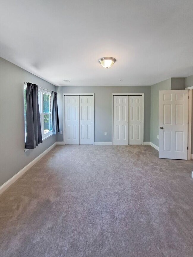 Building Photo - Amazing 4 Bedroom, 4 Bath SFH Corner Lot, ...