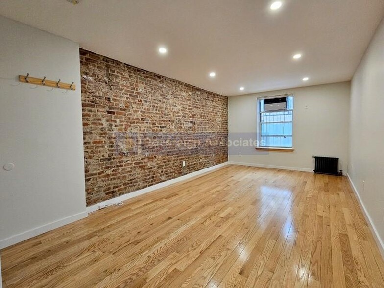 Primary Photo - 707 W 171st St