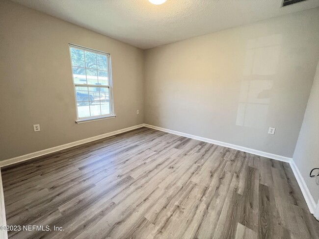 Building Photo - 1044 Bruen St