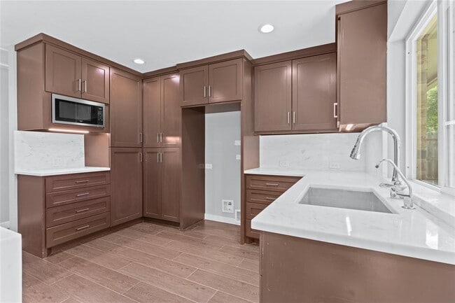 Building Photo - 22435 Elsinore Dr