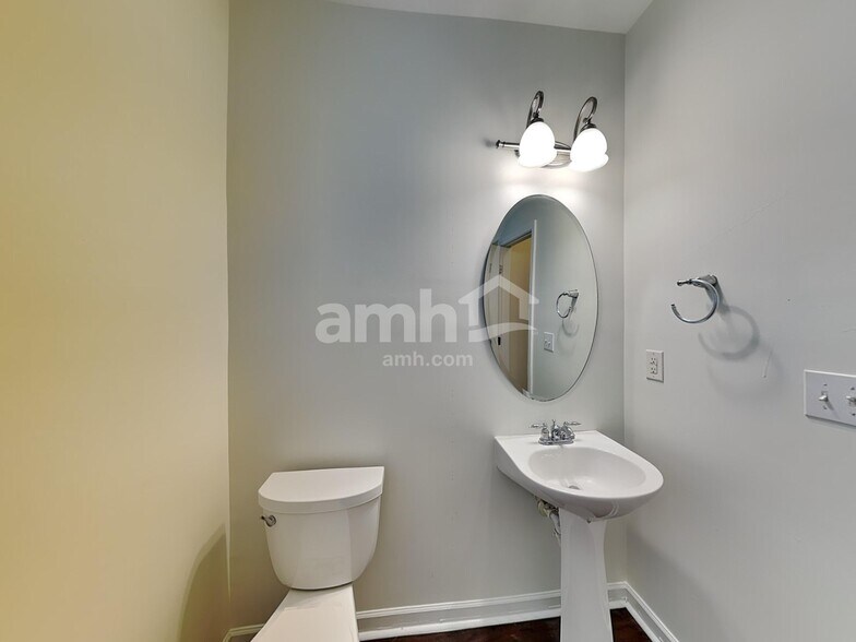 Building Photo - 15516 Crossing Gate Dr