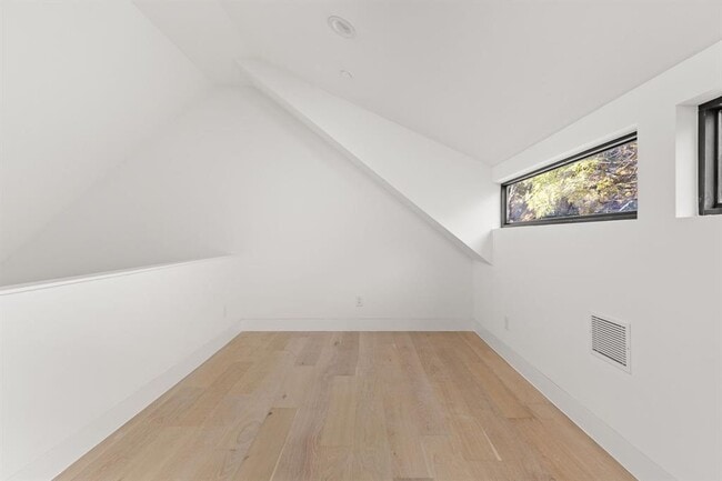 Building Photo - 1603 Chelsea Ln