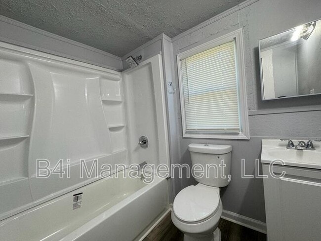 Building Photo - 1310 Forrest Ave