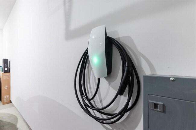 Building Photo - 1953 Varese Path