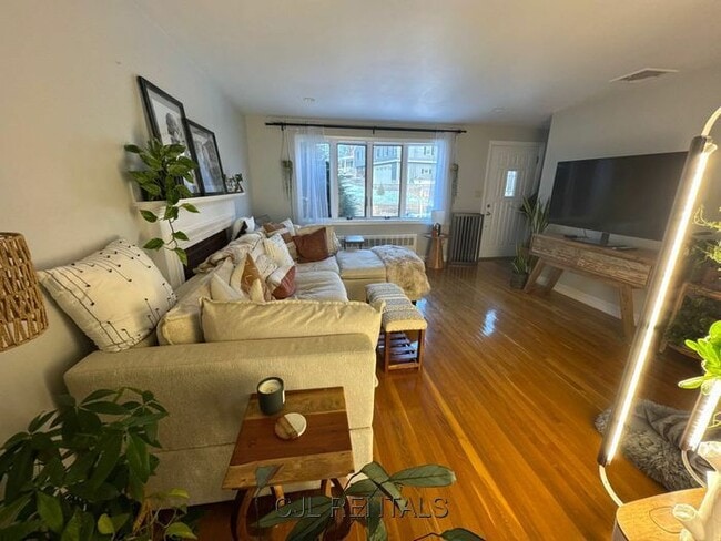 Building Photo - 41 Beaverbrook Rd