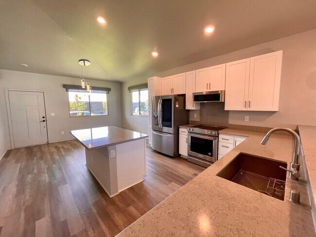 Building Photo - Home for Rent in Hoopili (Lehua) 4 BED/2.5 BATH + Garage!