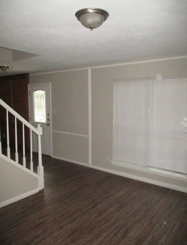 Building Photo - 2921 Roseheath Ln