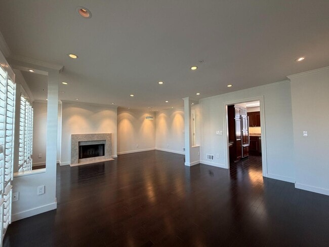 Building Photo - Luxury Pacific Heights 3BD/2.5BA with Private Rooftop Deck