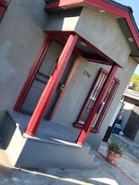 Building Photo - 716 W 60th St