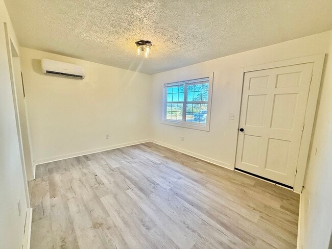 Building Photo - Updated 2-bedroom home close to Farmville