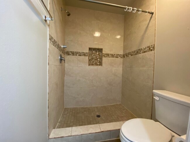 Building Photo - 5513 Montevista Dr