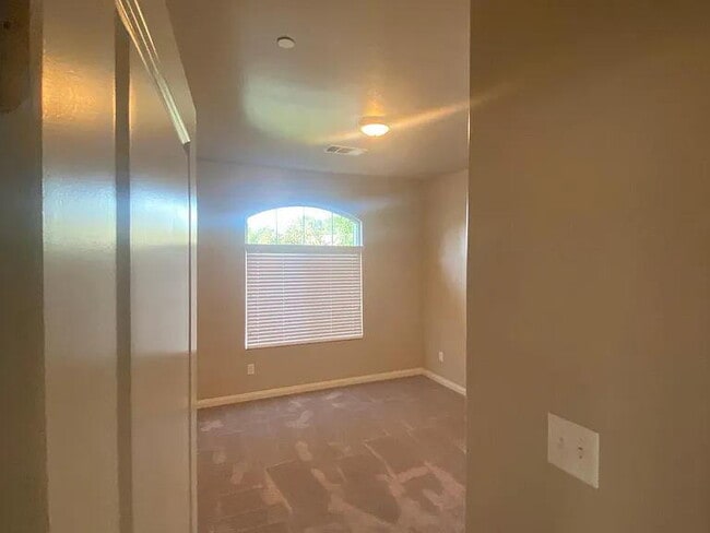 Building Photo - Beautiful home