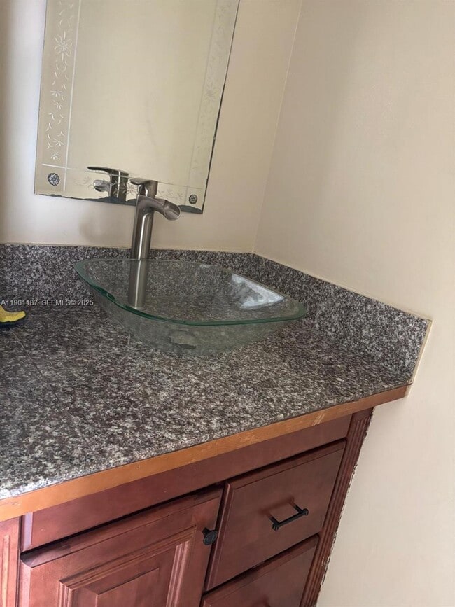 Building Photo - 6541 SW 41st Ct