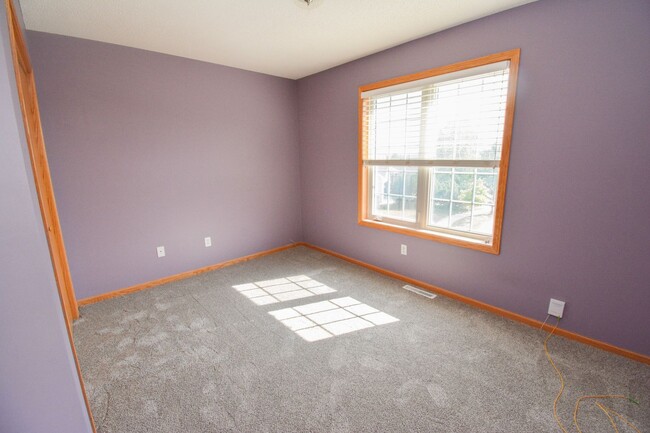 Building Photo - Spacious 4 Bedroom in Fantastic Cul-De-Sac!