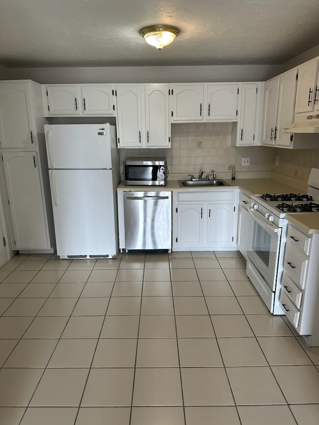 Building Photo - 1311 Hanover St