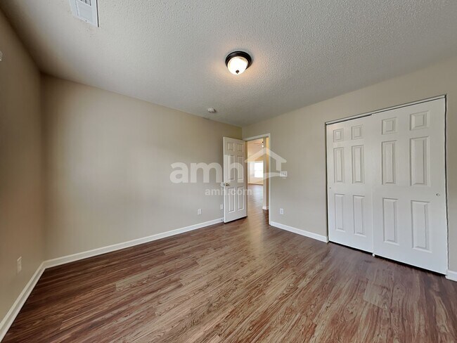 Building Photo - 3087 Canterbury Park Dr