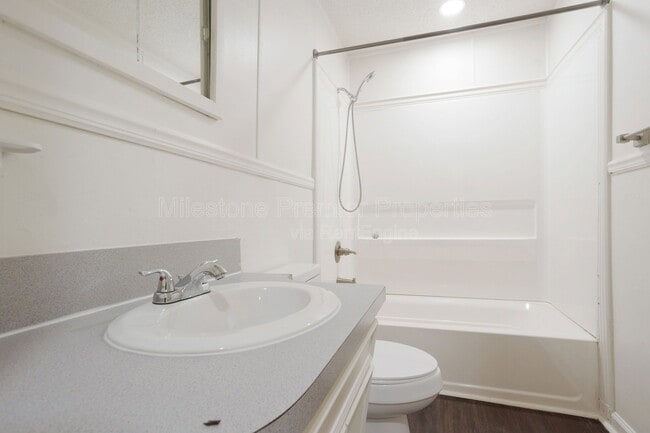 Building Photo - 1829 Ridgewood Rd